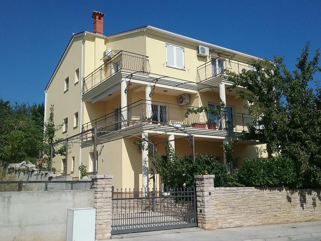 Apartment Majoran Pula Buitenkant foto